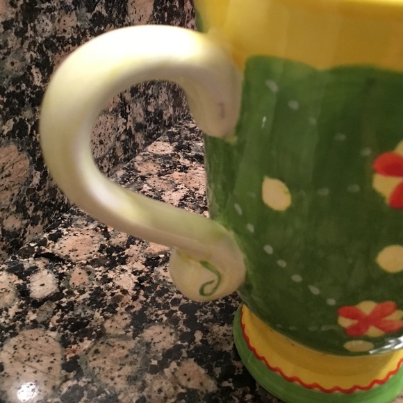 Kimberly Hodges Cupcakes and Cartwheels ceramic coffee/tee mug with cover - Picture 8 of 10